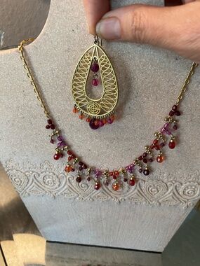 VTG AVON COLORFUL BEADED NECKLACE AND EARRINGS SET